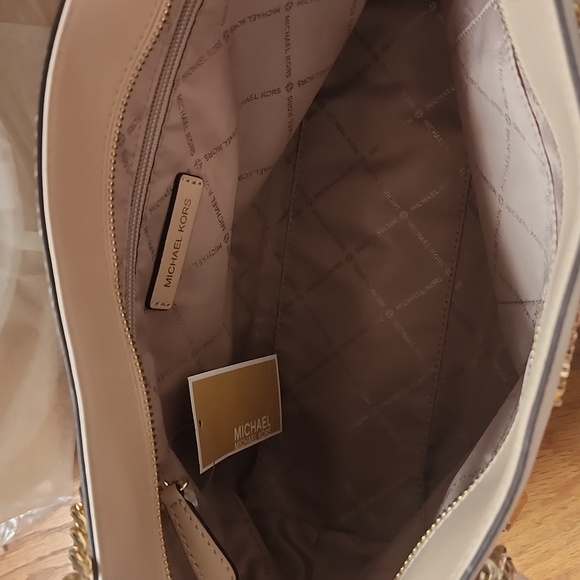 NWT Michael Kors Pebbled Leather Medium Jet Set in Buff - Picture 4 of 6